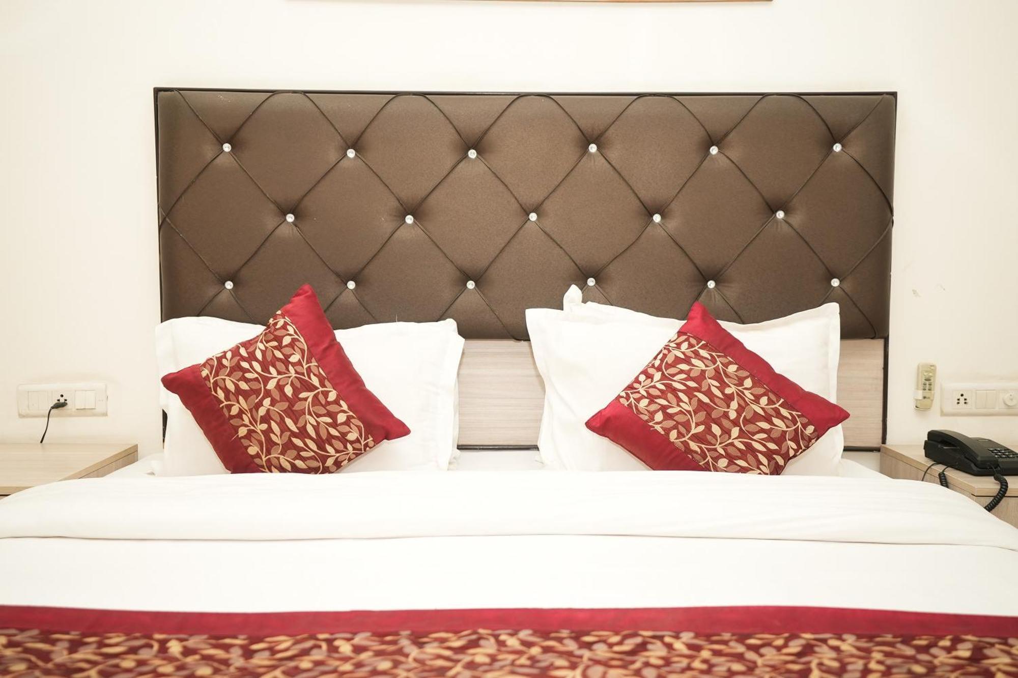 Kabul Hotel Medanta Hospital, Gurugram Gurgaon Exterior foto